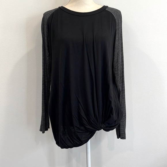 1.4.3. Story Striped Sleeve Knotted Top - Picture 1 of 5